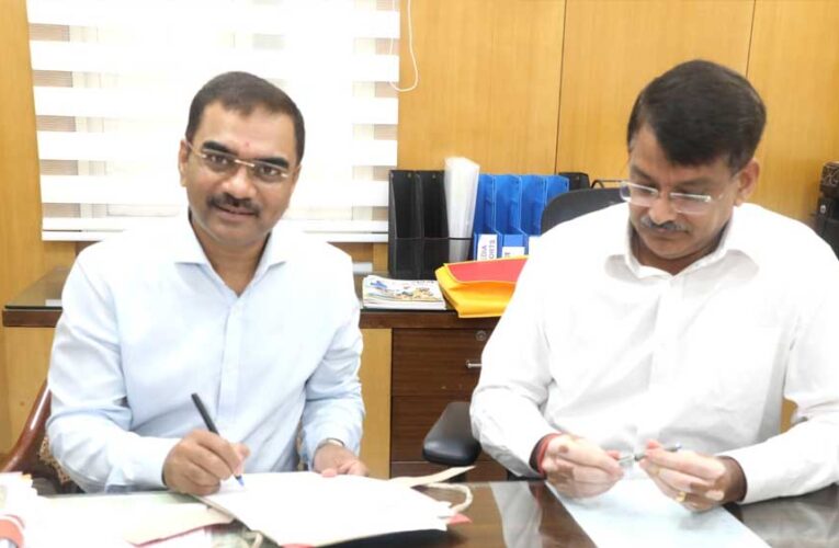 डॉ सुदाम खाड़े ने आयुक्त जनसंपर्क का पदभार संभाला