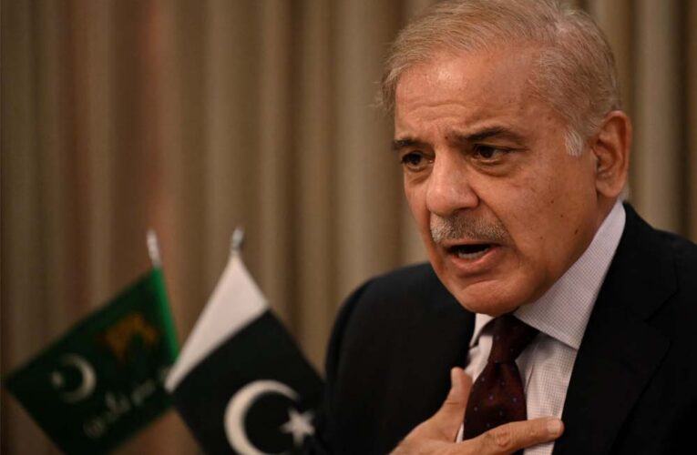 कंगाल पाकिस्तान को IMF से मिली बैशाखी, 3 साल में मिलेंगे इतने डॉलर