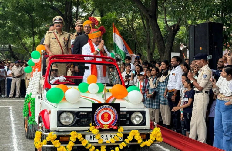मंत्री कैलाश विजयवर्गीय ने फहराया राष्‍ट्रध्वज, मुख्य समारोह महेश गार्ड लाइन स्थित आरएपीटीसी ग्राउंड पर मनाया
