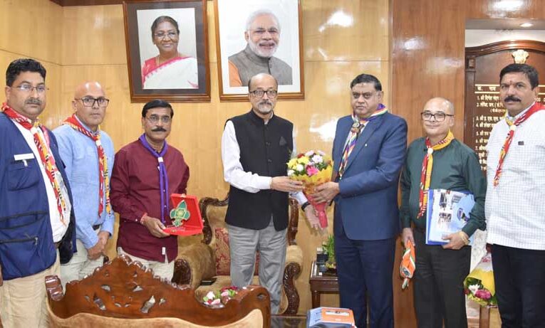 राज्यपाल डेका से भारत स्काउट गाइड के राष्ट्रीय मुख्य आयुक्त ने सौजन्य भेंट की