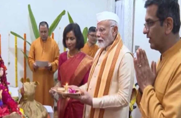 पीएम मोदी गणेश पूजा के लिए गए सीजेआई चंद्रचूड़ के घर, इसमें हंगामा करने जैसी क्या बात ?