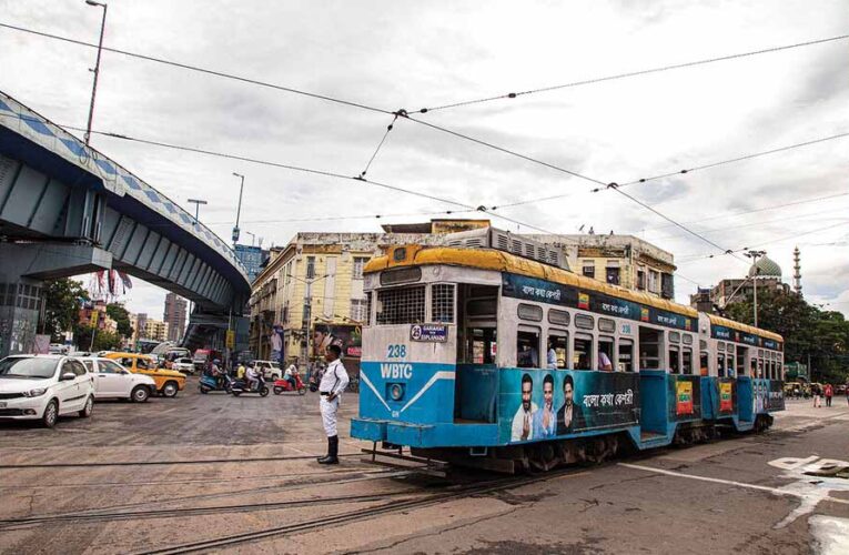 पश्चिम बंगाल सरकार ने ट्राम सेवा को बंद करने का फैसला किया, भावुक हुई जनता