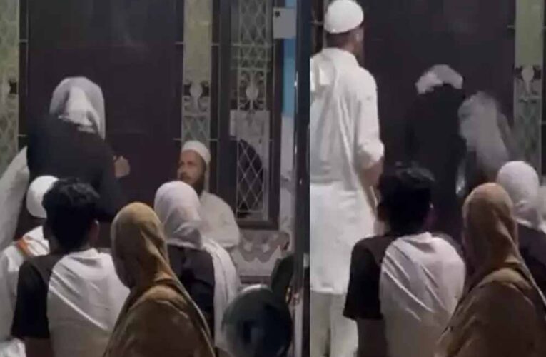 मुरादाबाद : भूत-प्रेत भगाने के नाम पर छेड़छाड़ की, गुस्साई महिला ने भरी पंचायत में की पिटाई