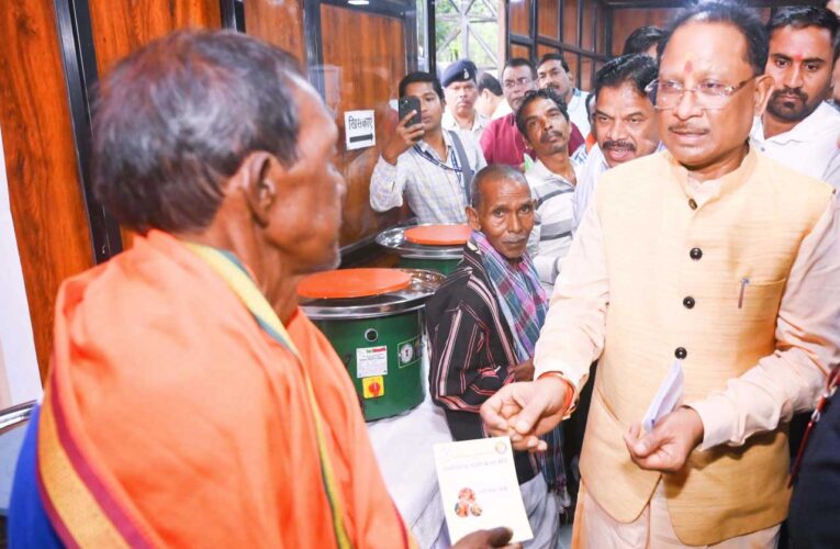 मुख्यमंत्री साय के हाथों मिला 100 कुंभकारों को इलेक्ट्रिक चाक