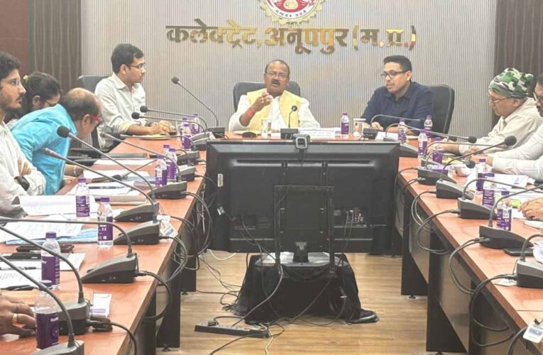 निर्माण कार्यों को समय सीमा में पूर्ण गुणवत्ता से कर बेहतर जन सुविधाएं उपलब्ध कराएं: मंत्री दिलीप जायसवाल