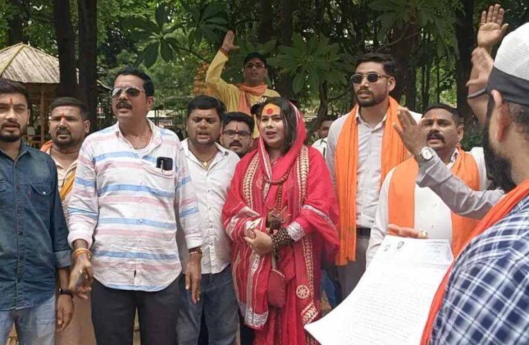 हिंदू संगठनों ने गरबा स्थल में गैर हिंदूओ के प्रवेश पर प्रतिबंध लगाने कलेक्टर और एसएसपी को सौंपा ज्ञापन