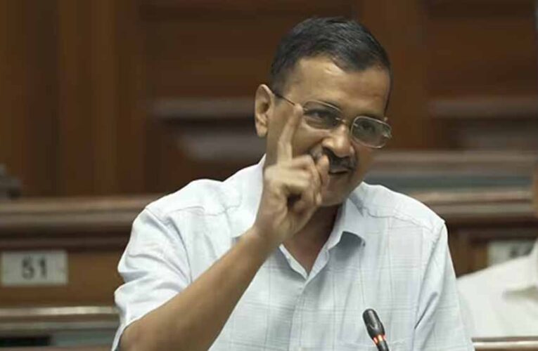 दिल्ली के पूर्व मुख्यमंत्री अरविंद केजरीवाल ने विधानसभा में एक बार फिर पीएम मोदी पर जोरदार हमला किया