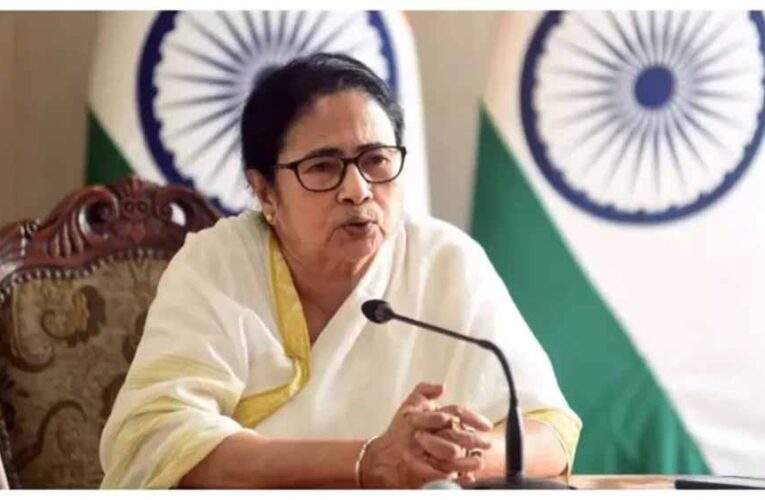 पश्चिम बंगाल में बाढ़ को लेकर ममता बनर्जी ने पीएम मोदी को लिखी चिट्ठी, ‘पांच लाख क्यूसेक पानी छोड़ने से बंगाल में तबाही’