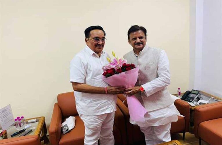 उप मुख्यमंत्री श्री शुक्ल ने केंद्रीय जल संसाधन मंत्री श्री पाटिल से की सौजन्य भेंट