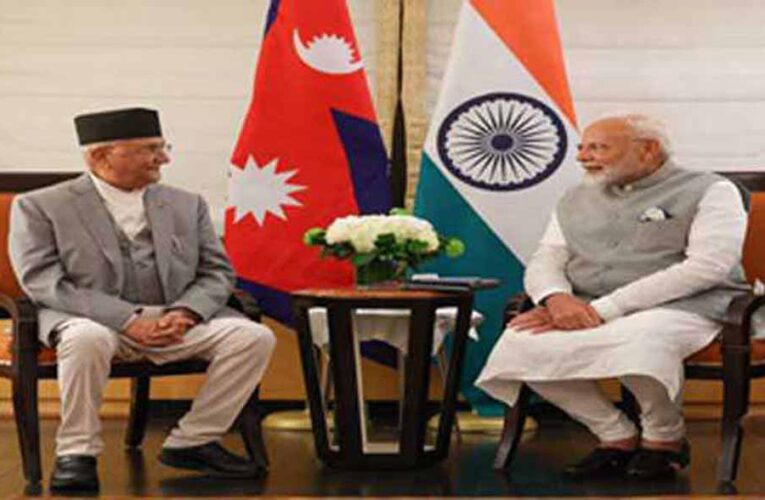 मोदी ने नेपाल के प्रधानमंत्री केपी शर्मा ओली के साथ द्विपक्षीय बैठक की