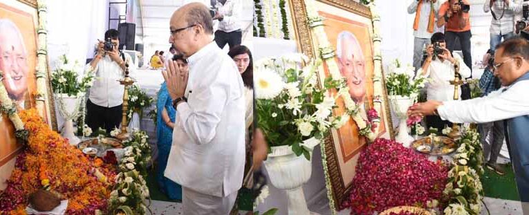 स्व. श्री श्याम पाण्डेय के तेरहवीं कार्यक्रम में शामिल हुए राज्यपाल एवं मुख्यमंत्री