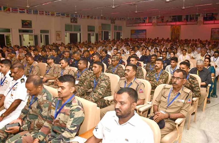 राजयोगिनी दादी रतनमोहिनी व अन्य अतिथियों ने दीप प्रज्जवलन कर किया 4 दिवसीय राष्ट्रीय सम्मेलन का शुभारंभ