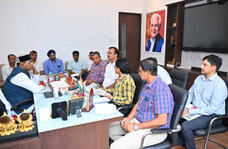 मंत्री श्री विश्वास कैलाश सारंग ने ऐशबाग आरओबी निर्माण में आ रही अड़चनों को लेकर ली अधिकारियों की बैठक