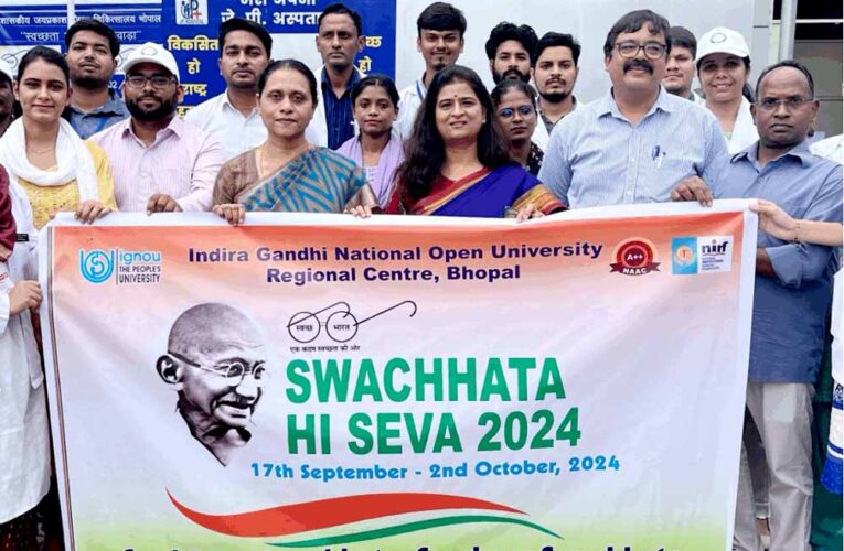 जे. पी. जिला चिकित्सालय में सीएचओ प्रशिक्षणार्थियों द्वारा किया गया स्वच्छता पखवाड़े का आयोजन