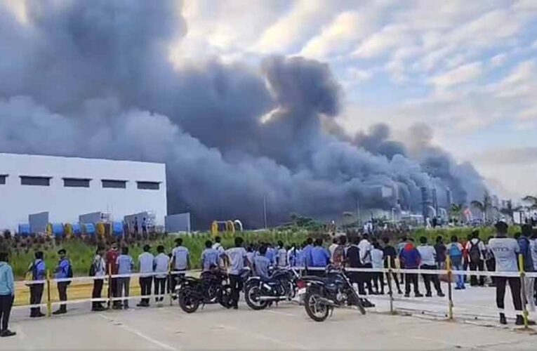 तमिलनाडु के कृष्णागिरी जिले के होसुर में स्थित टाटा इलेक्ट्रॉनिक्स के प्लांट में लगी आग, बड़े नुकसान की आशंका