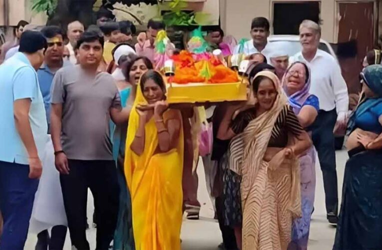 जयपुर में एक अंतिम यात्रा भावुक तरीके निकली, बेटे का सुख नहीं मिलने पर पिता की अर्थी को 11 बहनों ने दिया कंधा