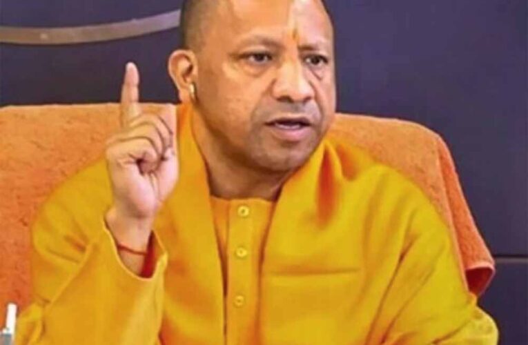 यूपी के मुख्यमंत्री योगी आदित्यनाथ ने सभी होटलों, ढावों और रेस्तरां पर नेमप्लेट के लिए 7 दिन की मोहलत दी
