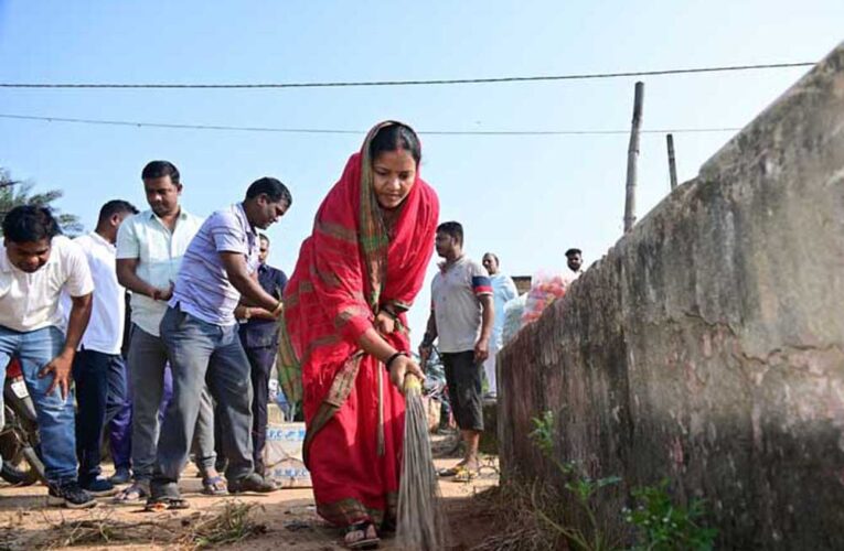सिलफिली में आयोजित स्वच्छता कार्यक्रम में शामिल हुई मंत्री लक्ष्मी राजवाड़े