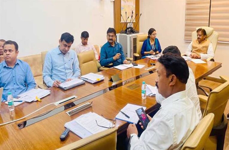 हाई रिस्क प्रेगनेंसी का पूर्व चिन्हांकन कर उचित चिकित्सकीय संस्थान भेजें: उप मुख्यमंत्री शुक्ल