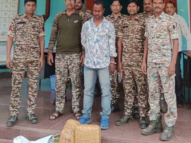 11 किलो अवैध गांजा के साथ मोटर सायकल सवार 1 आरोपी गिरफ्तार