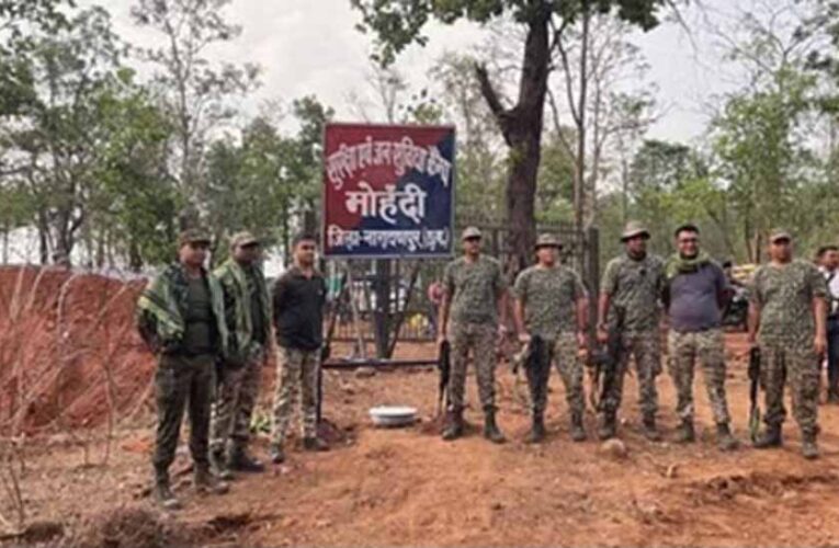 नक्सलियों के आईईडी विस्फोट से 2 जवान घायल
