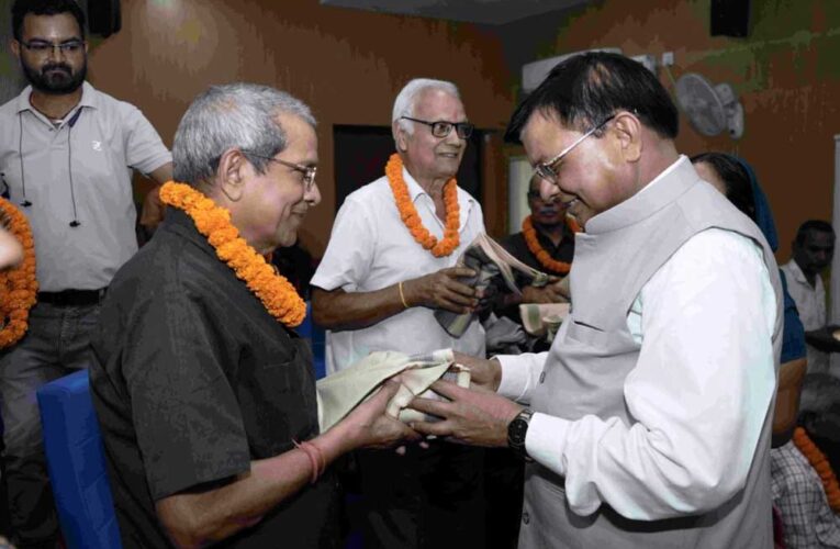 कैबिनेट मंत्री देवांगन ने वृद्धजनों को किया सम्मानित