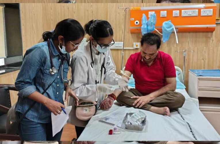 यमुना में डुबकी के बाद बिगड़ी वीरेंद्र सचदेवा की तबीयत, अस्पताल में भर्ती