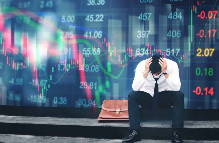 शेयर बाजार में भारी गिरावट, 930 अंक गिरा Sensex, निफ्टी 50 इंडेक्‍स में 310 अंक गिरा