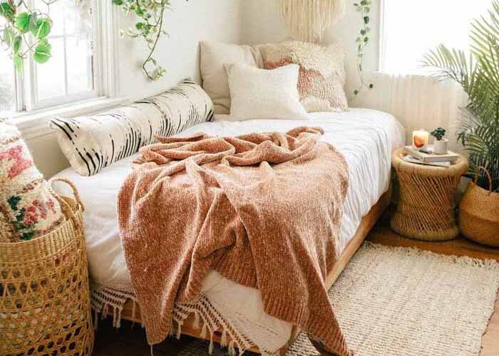 छोटे बैडरूम की इस तरह से करें सेटिंग