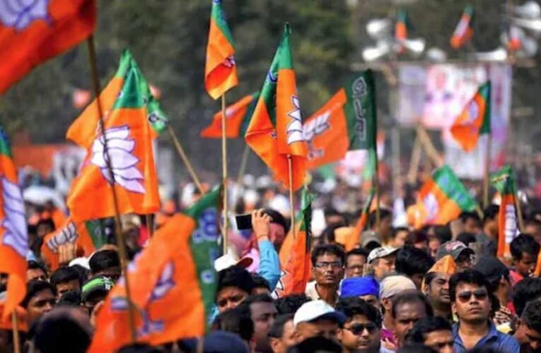 पूर्व सीएम खट्टर बोले थे वाड्रा लैंड डील मामले में दम नहीं, अब मोदी-बीजेपी फिर जोरशोर से उठा रहे वाड्रा लैंड डील मामला