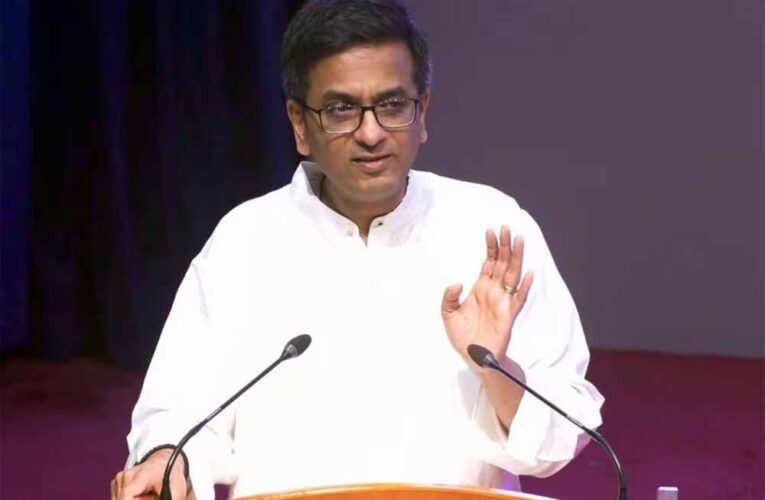 जस्टिस चंद्रचूड़ ने पर्सनल लाइफ का एक और राज खोला, आकाशवाणी के साथ चंद्रचूड़ की यात्रा उनके प्रारंभिक वर्षों में शुरू हुई