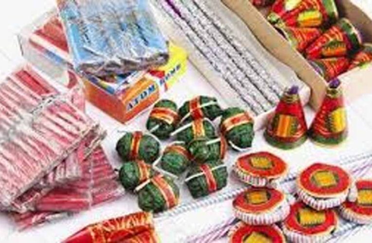 दीवाली के समय रेल यात्रा करते समय कुछ बातों की सावधानी जरूरी है, ट्रेन में आतिशबाजी लेकर सफर न करें