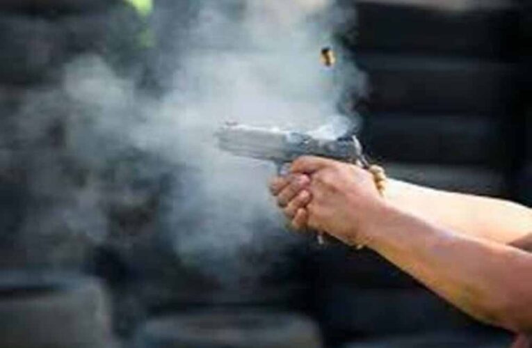 आप और शिरोमणि अकाली दल के वर्करों के बीच हुई मामूली तकरार के दौरान गोली चलने से आप का सरपंच प्रत्याशी घायल