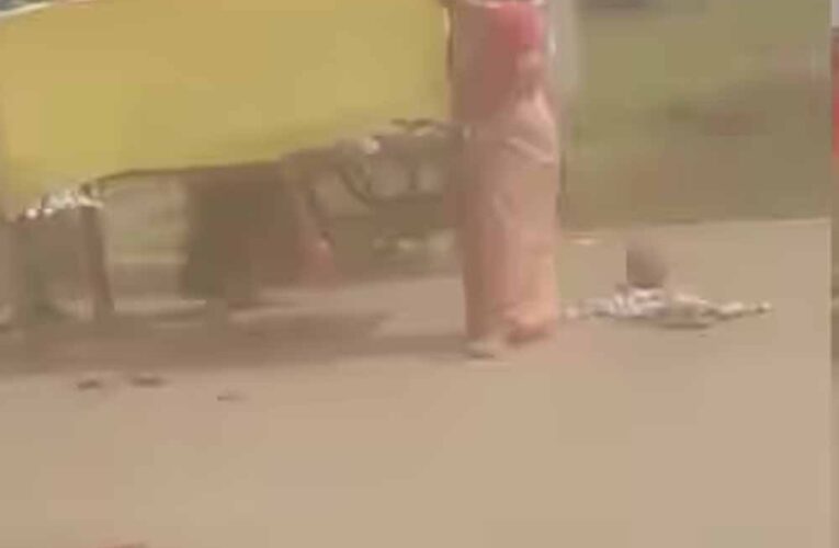 खंडवा का एक वीडियो सोशल मीडिया वायरल हो रहा, जिसमे नर्मदा घाट पर साड़ी का पर्दा लगाकर हुई महिला की डिलीवरी