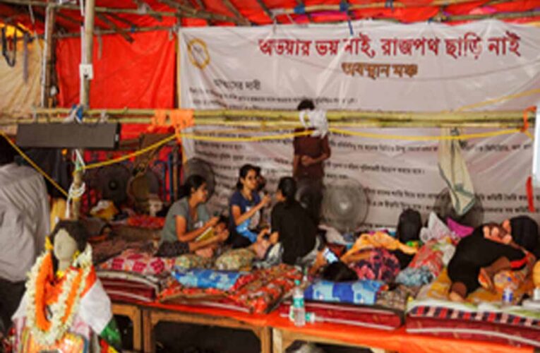 पश्चिम बंगाल की मुख्यमंत्री ममता बनर्जी ने जूनियर डॉक्टरों से भूख हड़ताल खत्‍म करने की अपील