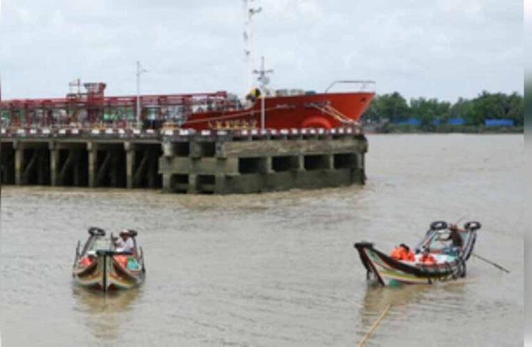 दक्षिणी म्यांमार में एक यात्री नौका पलट गई, आठ लोगों की मौत, 18 लापता