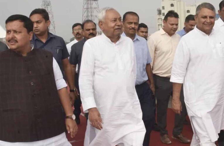 सीवान में जहरीली शराब कांड पर नेता प्रतिपक्ष तेजस्वी यादव ने मुख्यमंत्री नीतीश कुमार को घेरा