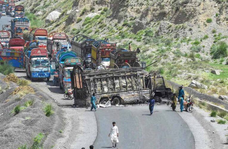 पड़ोसी मुल्क पाकिस्तान में वहां की सेना अपने ही नागरिकों पर अत्याचार कर रही, सेना कर रही लोगों को ‘गायब’