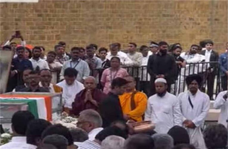रतन टाटा की प्रार्थना सभा में विभिन्न धर्मों के पुजारी एक साथ आए, जाते-जाते दिया एकता का संदेश