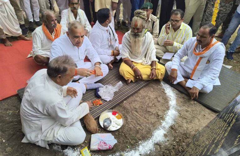 वन मंत्री रावत ने 30 लाख रुपये लागत की 2 सड़कों का किया भूमि-पूजन