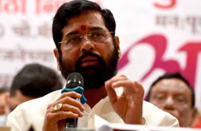 महाराष्ट्र में विधानसभा चुनाव की तारीखों के ऐलान से कई दिन पहले से ही नेताओं की जुबानी जंग हुई तेज