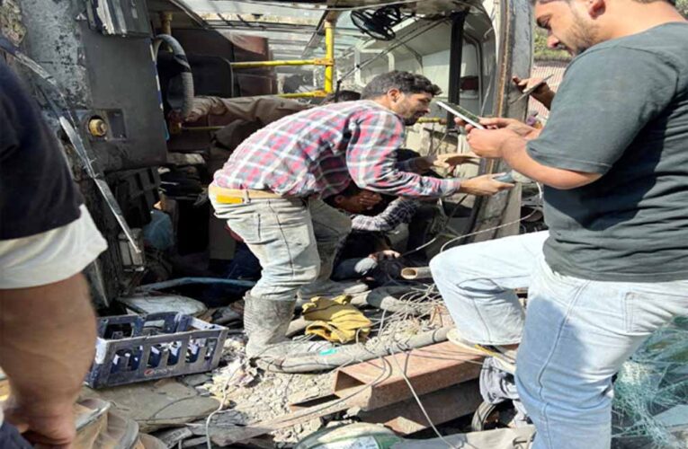 हिमाचल प्रदेश के सोलन कंडाघाट में सवारियों से भरी उत्तराखंड डिपो की बस पलटी, 8 से 10 लोग घायल