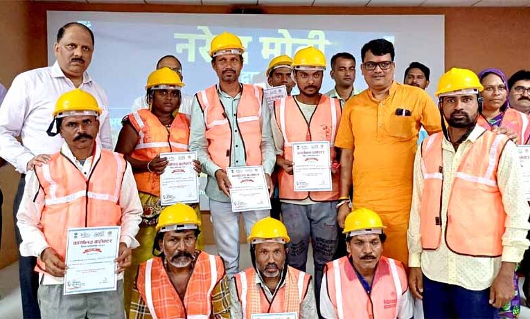 स्वच्छता ही सेवा अभियान के अंतर्गत किए गए कार्यों की प्रदर्शनी का अवलोकन किया