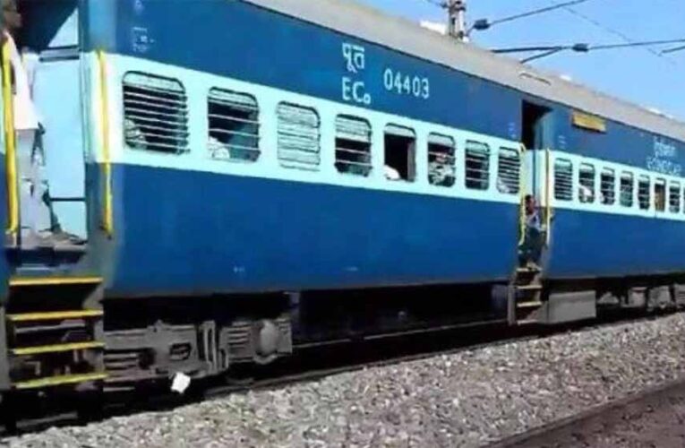 दीपावली और छठ पूजा के दौरान यात्रियों की सुविधा के लिए स्पेशल ट्रेनों का संचालन किया जा रहा है