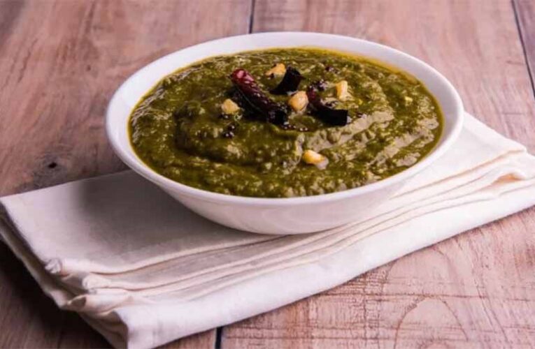 सर्दियों के मौसम में खाएं सरसों का साग