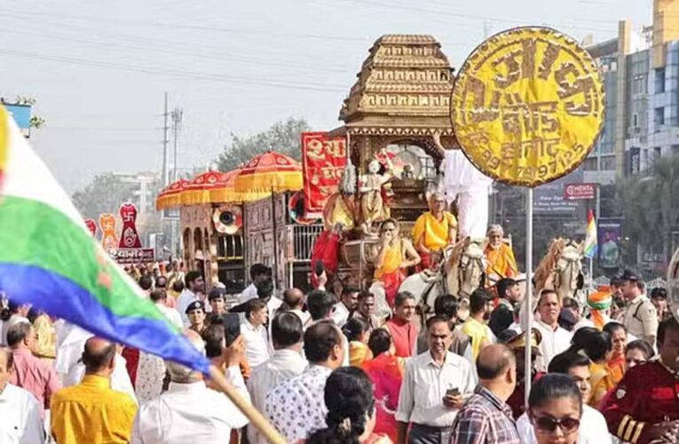 सोने चांदी के 108 रथ सड़कों पर निकले, लाखों की भीड़ उमड़ी, देशभर से पहुंचे लोग , रथों ने इस आयोजन को विशेष बना दिया