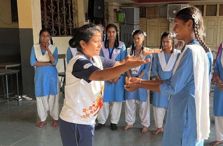 MP में बेटियों को आत्मनिर्भर बनाने सरकारी स्कूल और छात्रवासों में कराटे ताइक्वांडो और मार्शल आर्ट्स की ट्रेनिंग दी जा रही