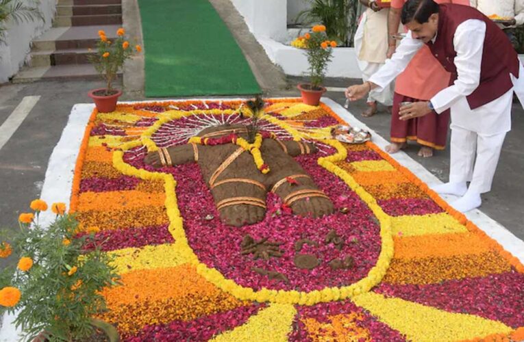 सीएम मोहन यादव ने मुख्यमंत्री निवास स्थित गौशाला में की गोवर्धन पूजा