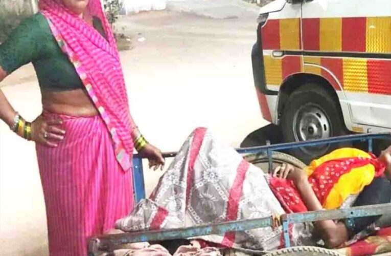 सीधी में महिला ने ठेले पर बच्चे को दिया जन्म, नवजात की मौत; अधिकारियों को जारी हुआ कारण बताओ नोटिस