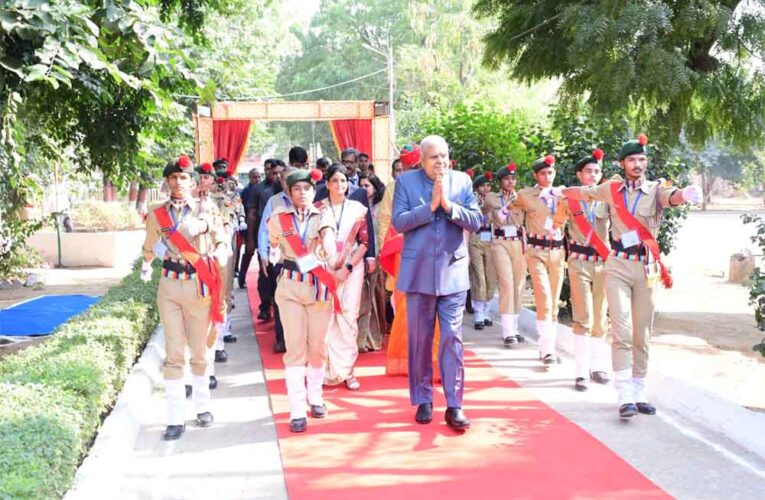 राजस्थान-झुंझुनूं के नवोदय विद्यालय में उपराष्ट्रपति बोले, अनुशासन एवं मानव निर्माण का गुण जरूरी